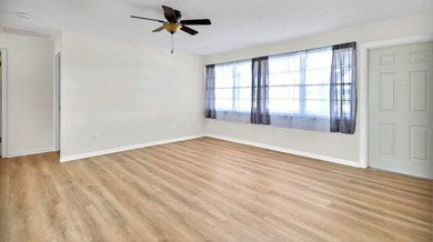 Welcome home to *Four Oaks*! This cute 2 bedroom/1 bathroom home - photo 5