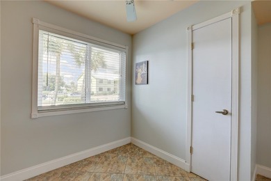 Enjoy resort-style living with boating, fishing, golf, & - photo 10