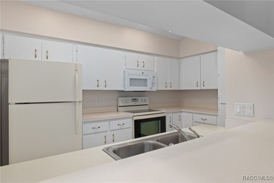 Welcoming 3 bedroom, 2 bath home in the Oakleaf Villas Community - photo 11
