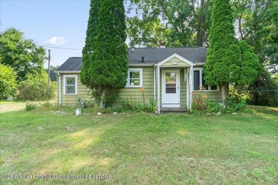 Welcome to 14133 North Ave in Bellevue, a truly - photo 4