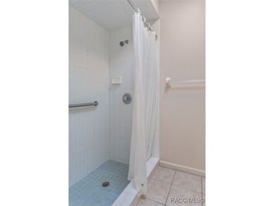 Welcoming 3 bedroom, 2 bath home in the Oakleaf Villas Community - photo 21