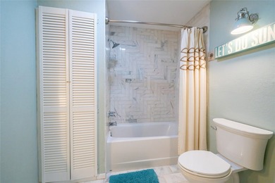 A Rare Lakefront Retreat on Lake Worth, 20 MIN. NW of Down Town - photo 29