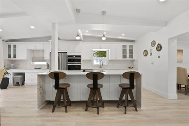 Premier South Tampa Opportunity! Set within the sought-after - photo 3