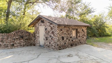 A Rare Lakefront Retreat on Lake Worth, 20 MIN. NW of Down Town - photo 35