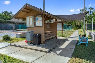 Welcoming 3 bedroom, 2 bath home in the Oakleaf Villas Community - photo 48