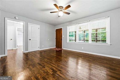 Nestled in a quiet small neighborhood, this timeless 1960 - photo 8
