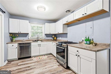Nestled in a quiet small neighborhood, this timeless 1960 - photo 10