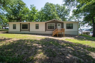 Lakefront 2018 model Clayton mobile home lived in only a year - Lake Home For Sale in Mabank, Texas