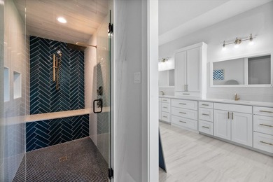 Welcome to a home that perfectly balances elegance with relaxed - photo 17