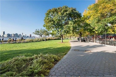Welcome home to Residence 4M at Riverhouse. This sun-filled 1 - photo 18