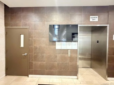 Ground-floor commercial condominium with additional cellar space - photo 2