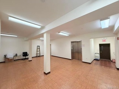 Ground-floor commercial condominium with additional cellar space - photo 4