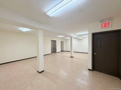 Ground-floor commercial condominium with additional cellar space - photo 5