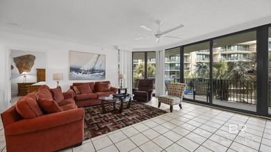 Enjoy beautiful bay views from this well-appointed 3-bedroom - photo 1