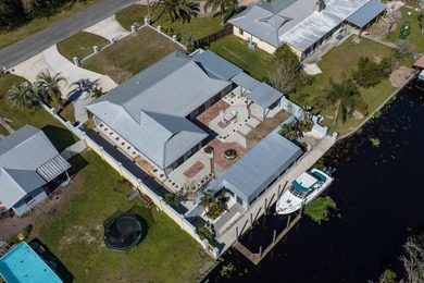 St. Johns River Home For Sale in Satsuma Florida