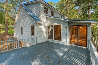 The home features 3 bedrooms, 2.5 bathrooms, and a spacious - photo 6