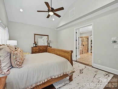 Elegant 4-bedroom home in Springfield on a private, wooded lot - photo 14