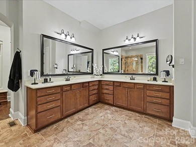 Elegant 4-bedroom home in Springfield on a private, wooded lot - photo 17