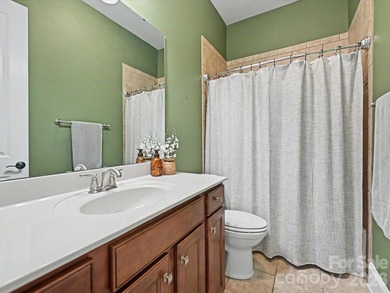 Elegant 4-bedroom home in Springfield on a private, wooded lot - photo 19
