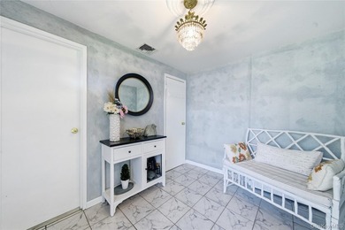 Welcome to this beautifully maintained home nestled in the heart - photo 3