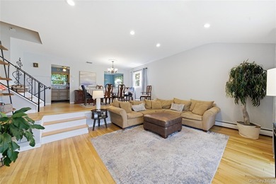 Welcome to this beautifully maintained home nestled in the heart - photo 5