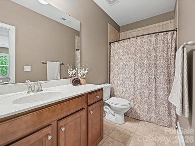 Elegant 4-bedroom home in Springfield on a private, wooded lot - photo 26