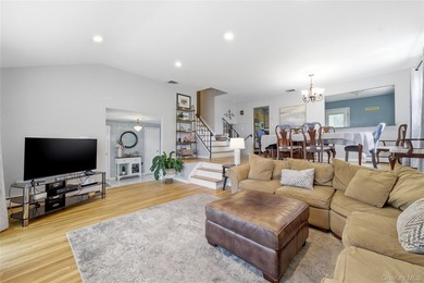 Welcome to this beautifully maintained home nestled in the heart - photo 6