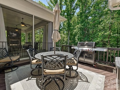 Elegant 4-bedroom home in Springfield on a private, wooded lot - photo 32