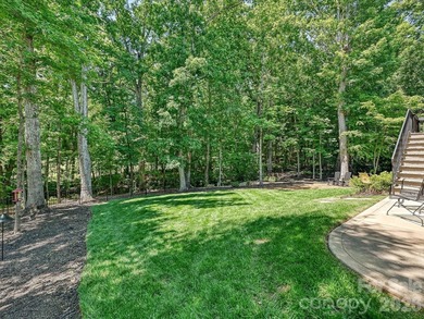 Elegant 4-bedroom home in Springfield on a private, wooded lot - photo 34