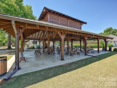 Elegant 4-bedroom home in Springfield on a private, wooded lot - photo 43
