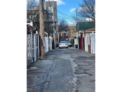 Welcome to this charming three-bedroom duplex located in an - photo 5