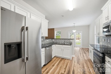 Welcome to this beautifully updated 5-bedroom, 3-bathroom home - photo 5