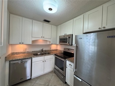 Nicest updated first floor condo on the market in Vista Gardens - photo 3