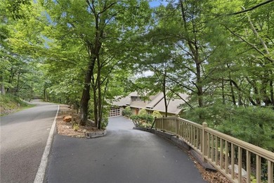 This beautiful 5BDRM/3FB/2HB Country-Traditional home enjoys an - photo 2