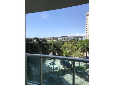 Very nice 1 bed and 1 and a half bath, huge floor plan , plenty - photo 2