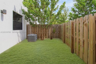 Beautiful and spacious 3-bedroom, 3-bath villa located in the - photo 12