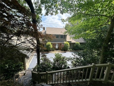 This beautiful 5BDRM/3FB/2HB Country-Traditional home enjoys an - photo 3