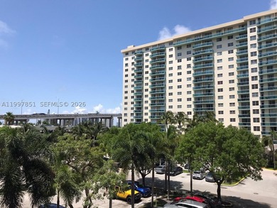 Very nice 1 bed and 1 and a half bath, huge floor plan , plenty - photo 3