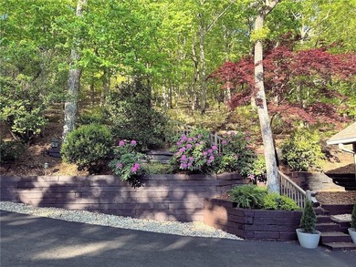 This beautiful 5BDRM/3FB/2HB Country-Traditional home enjoys an - photo 4