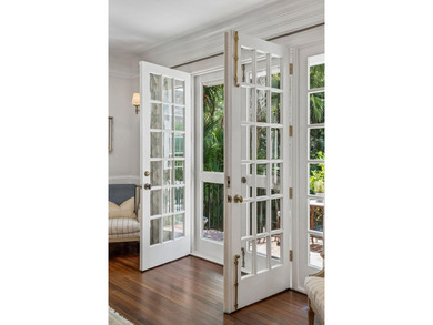 Located on gracious South Battery Street, exclusively South of - photo 27