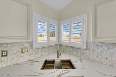 Luxury house with RV space. What you deserve is this amazing