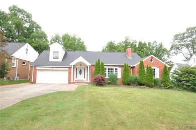 Set on a deep, beautifully proportioned lot in one of Amherst's - photo 1