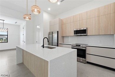 Luxury waterfront living has never been more attainable! - photo 14