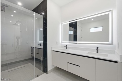 Luxury waterfront living has never been more attainable! - photo 17