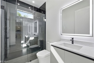 Luxury waterfront living has never been more attainable! - photo 19