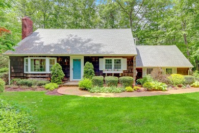 Welcome to 16 Maplewood Drive, Northport - privately set on a - photo 2
