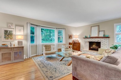 Welcome to 16 Maplewood Drive, Northport - privately set on a - photo 6
