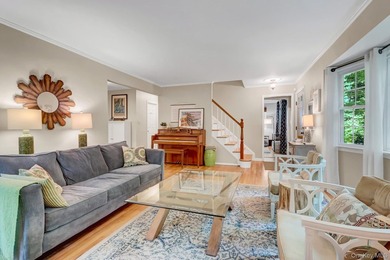 Welcome to 16 Maplewood Drive, Northport - privately set on a - photo 7