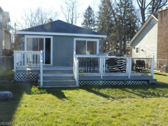 Pontiac Lake Home For Sale in White Lake Michigan