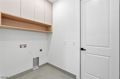 Luxury waterfront living has never been more attainable! - photo 46